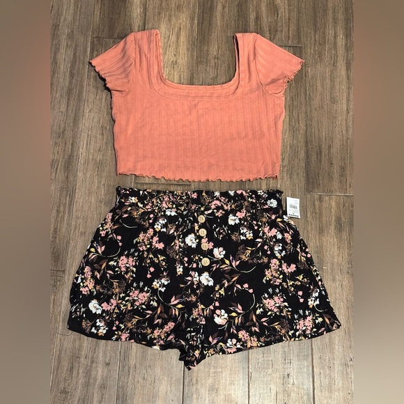 aerie Pants - Outfit Alert!! Arie Ribbed Crop Top & Ivy & Main Floral Shorts!